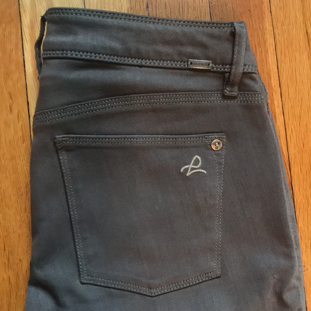 DL1961 brown denim straight leg jeans - size 27.